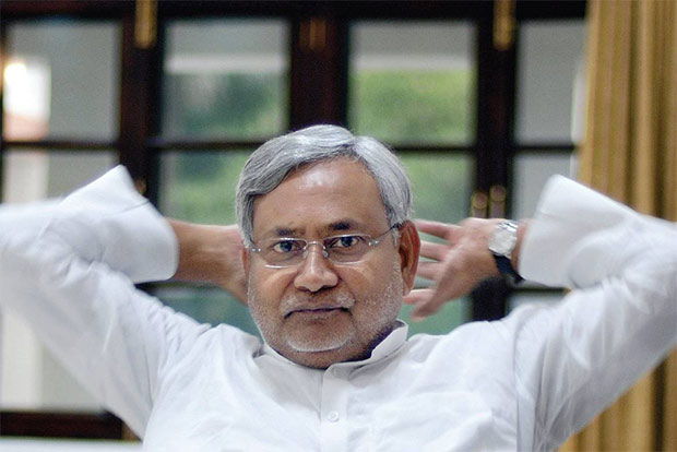 Nitish Kumar showers praise on Narendra Modi