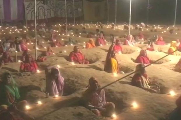 650 women neck-deep in pits to protest land acquisition