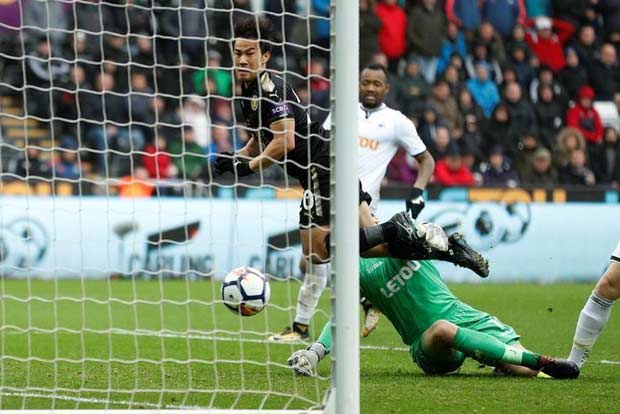 Caretaker Appleton leads Leicester to 2-1 win over Swansea