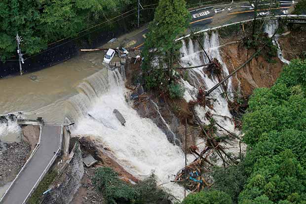 After making landfall, typhoon Lan lashes Japan, kills at least five