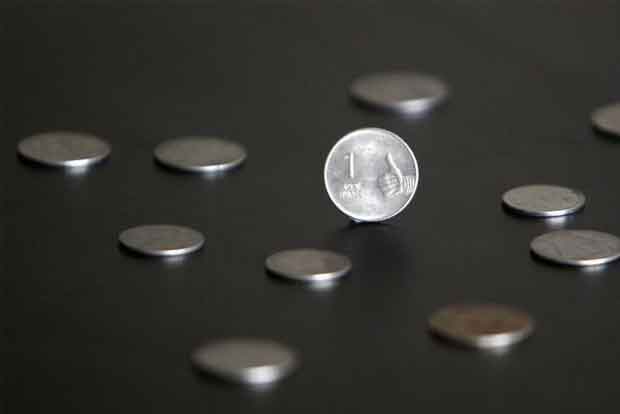 Rupee extends gains against US dollar