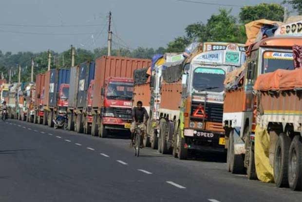 Trucks enter Delhi as LG lifts ban; pollution spike likely on Saturday