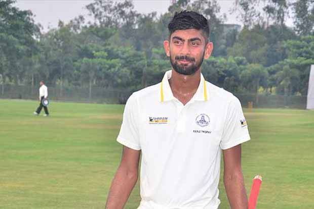 Jagadeesan plays a lone hand