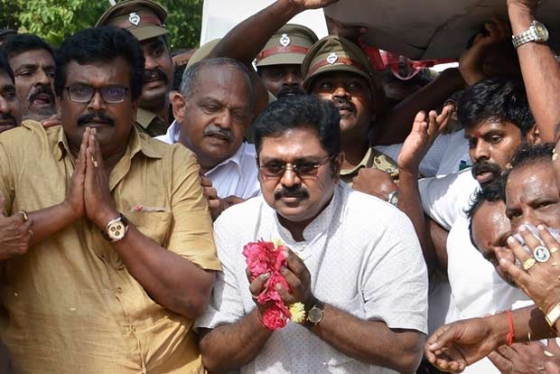 AIADMK cracks whip against Dinakaran supporters