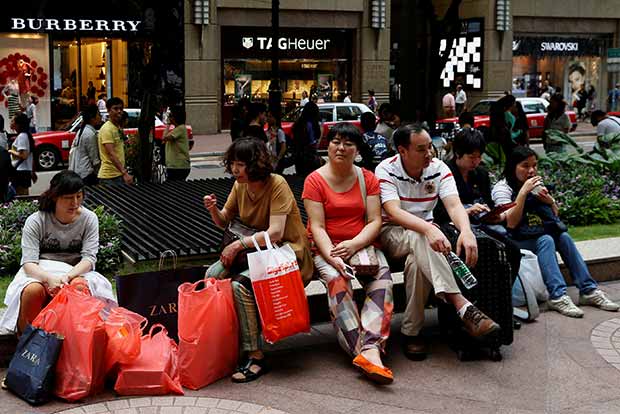 ‘E-shoppers rely less on mobile apps’