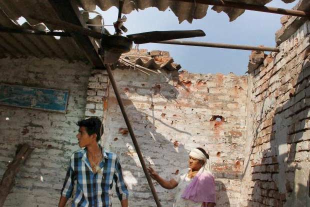 Border hamlets deserted as over 40K people escape Pakistan shelling Border hamlets deserted as over 40K people escape Pakistan shelling